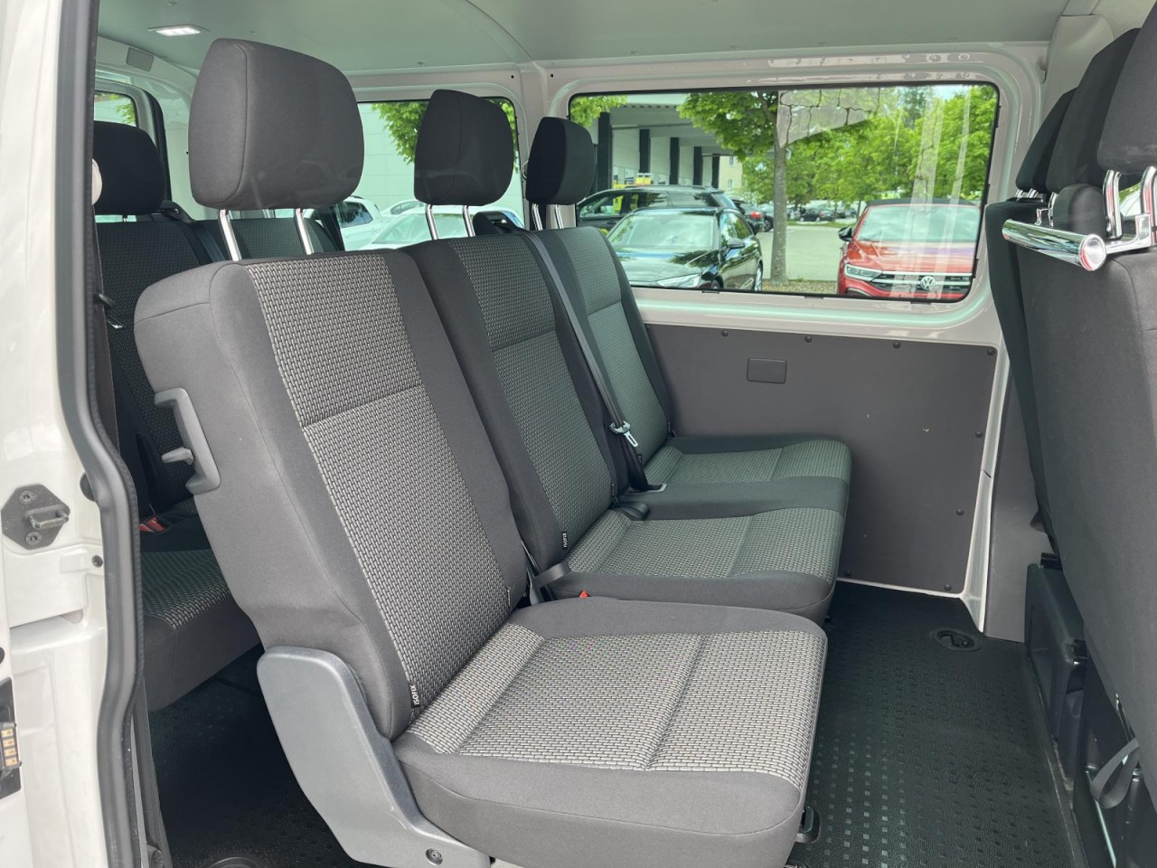 Transporter Kombi T6.1 2.0 TDI Kombi (Climatic+AHK+9-Sitze+Trittst)