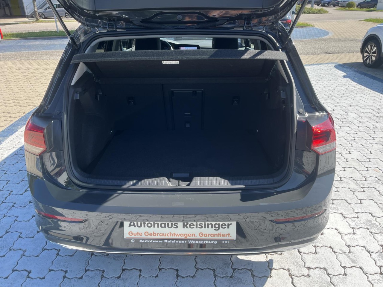Golf VIII 1.5 TSI Style (LEDPlus+NAVI+APP+ACC+HeadUp+RearView+Sounds.)