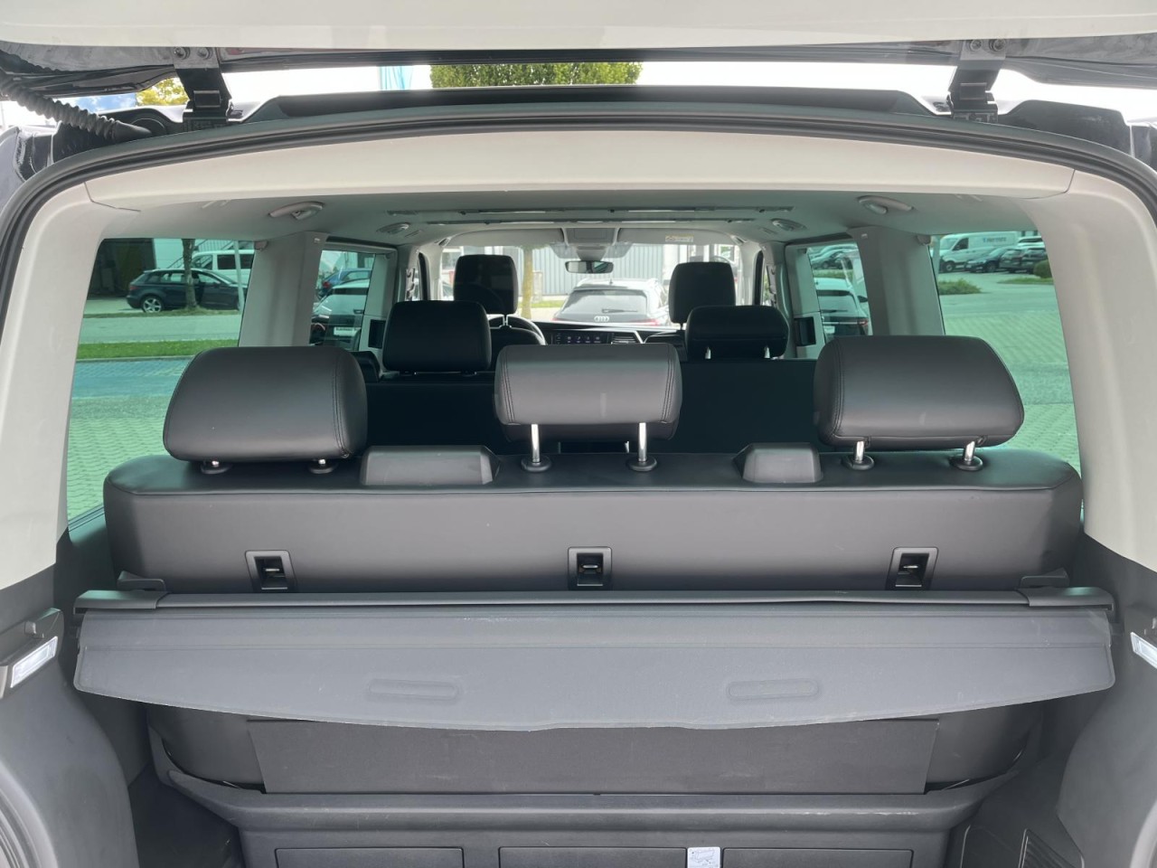 Multivan T6.1 Generation Six 2,0 TDI DSG 4 Motion (LED+RearView)