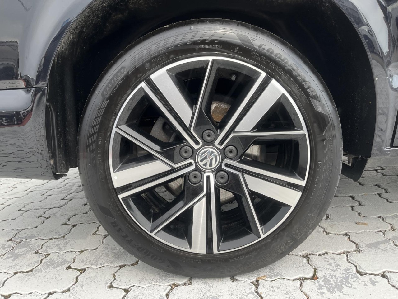 Multivan T6.1 Generation Six 2,0 TDI DSG 4 Motion (LED+RearView)