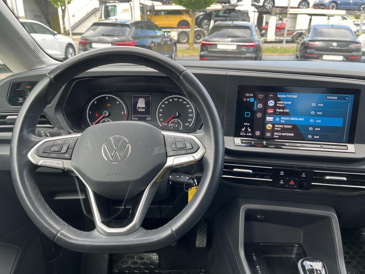 Caddy 2.0 TDI Life (NAVI+AHK+RearView+Panorama)