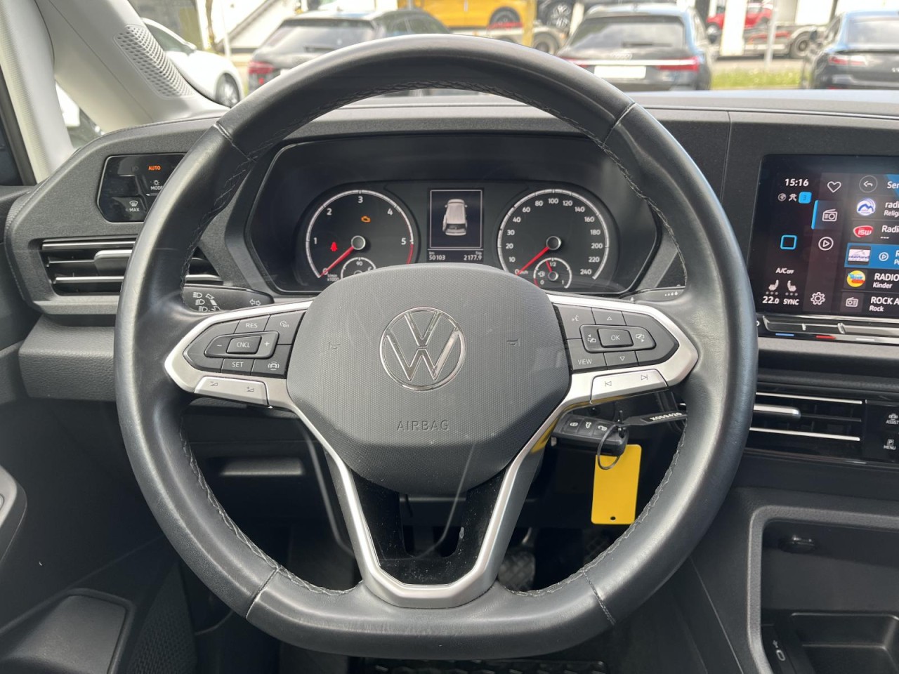 Caddy 2.0 TDI Life (NAVI+AHK+RearView+Panorama)