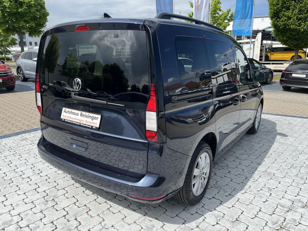 Caddy 2.0 TDI Life (NAVI+AHK+RearView+Panorama)