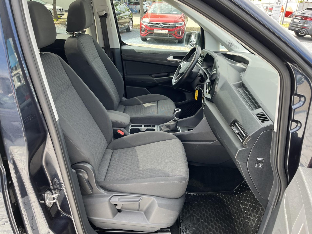 Caddy 2.0 TDI Life (NAVI+AHK+RearView+Panorama)