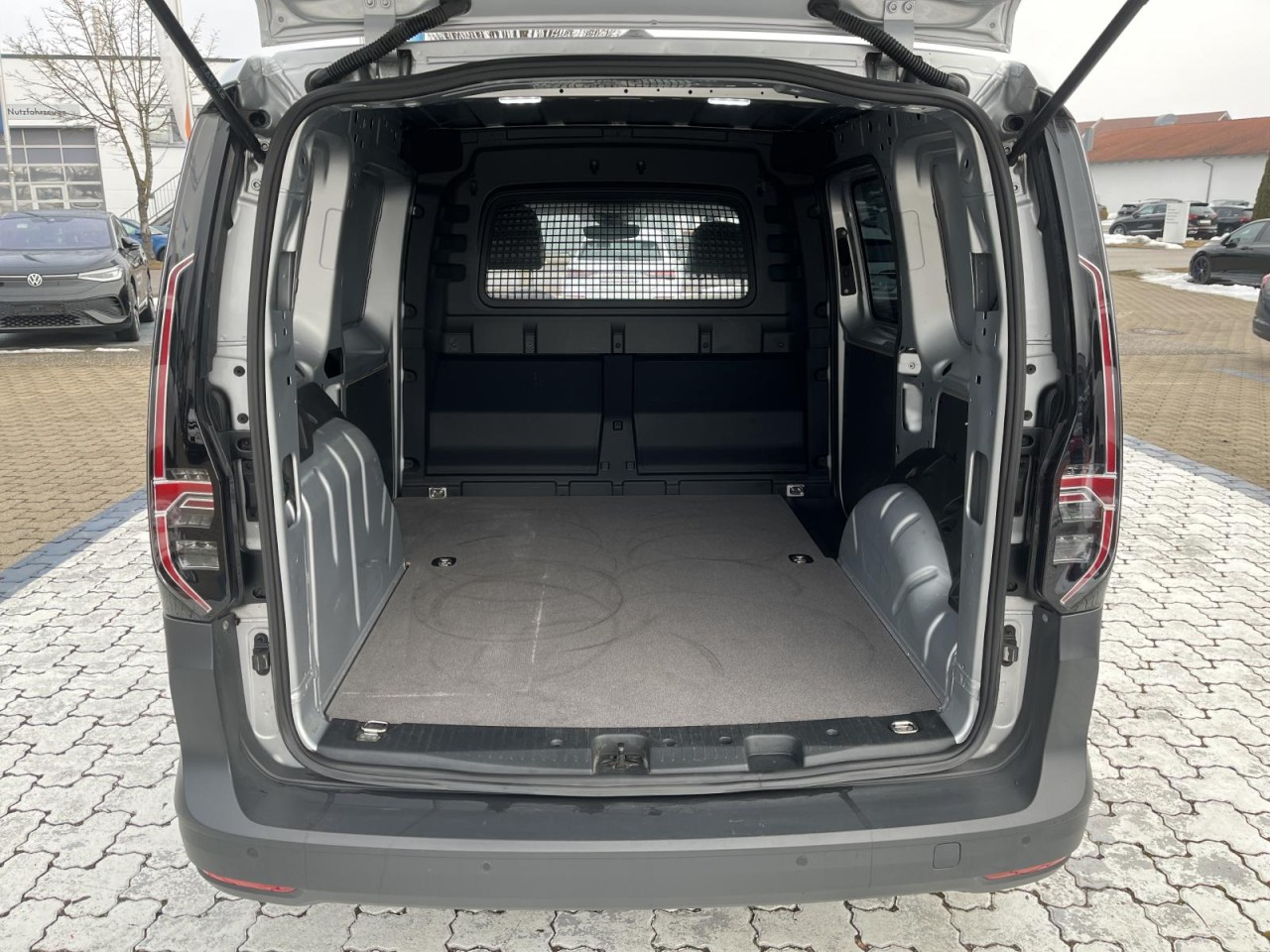 Caddy 2.0 TDI Cargo DSG (NAVI+APP+LED+RearView+Standh.)