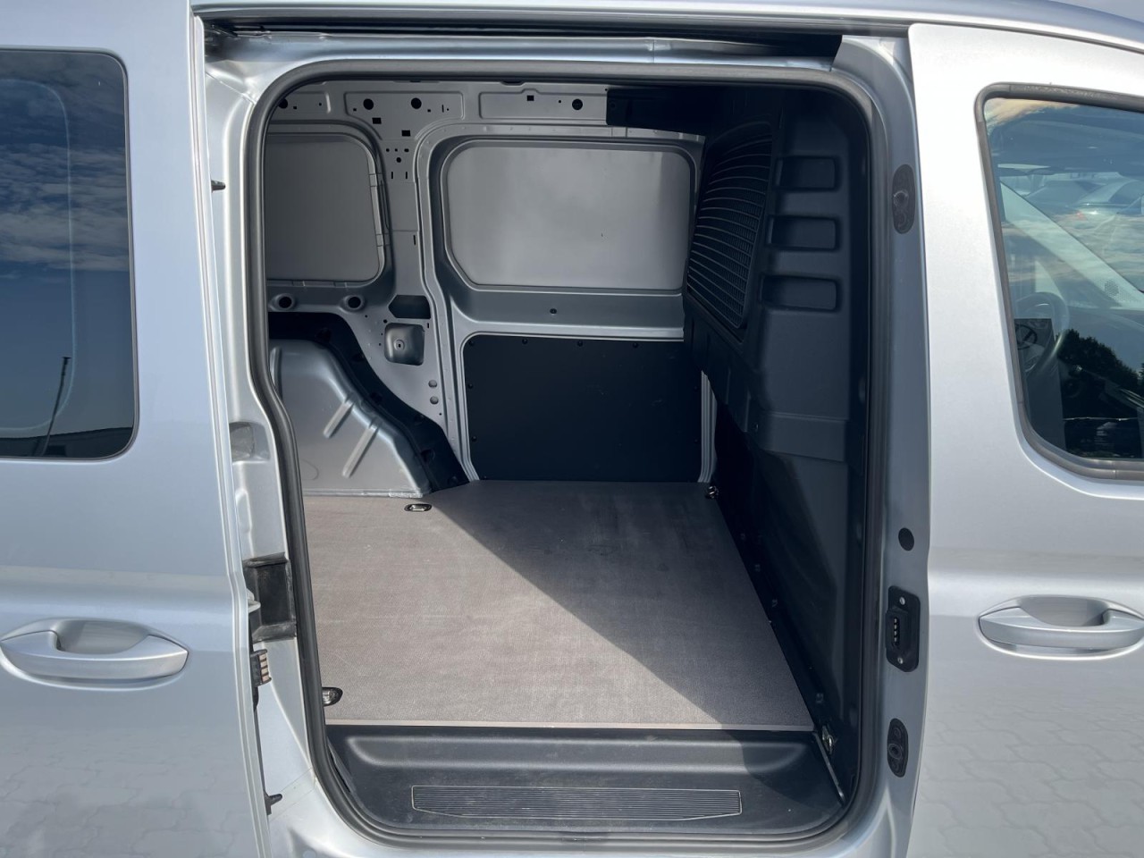 Caddy Maxi Commerce Cargo 2.0 TDI DSG (LED+Navi+R-Kamera+)