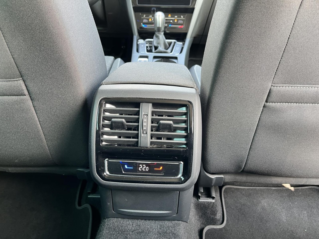 Passat Variant 2.0 TDI Business DSG (LED+APP+NAVI+RearView+ACC)