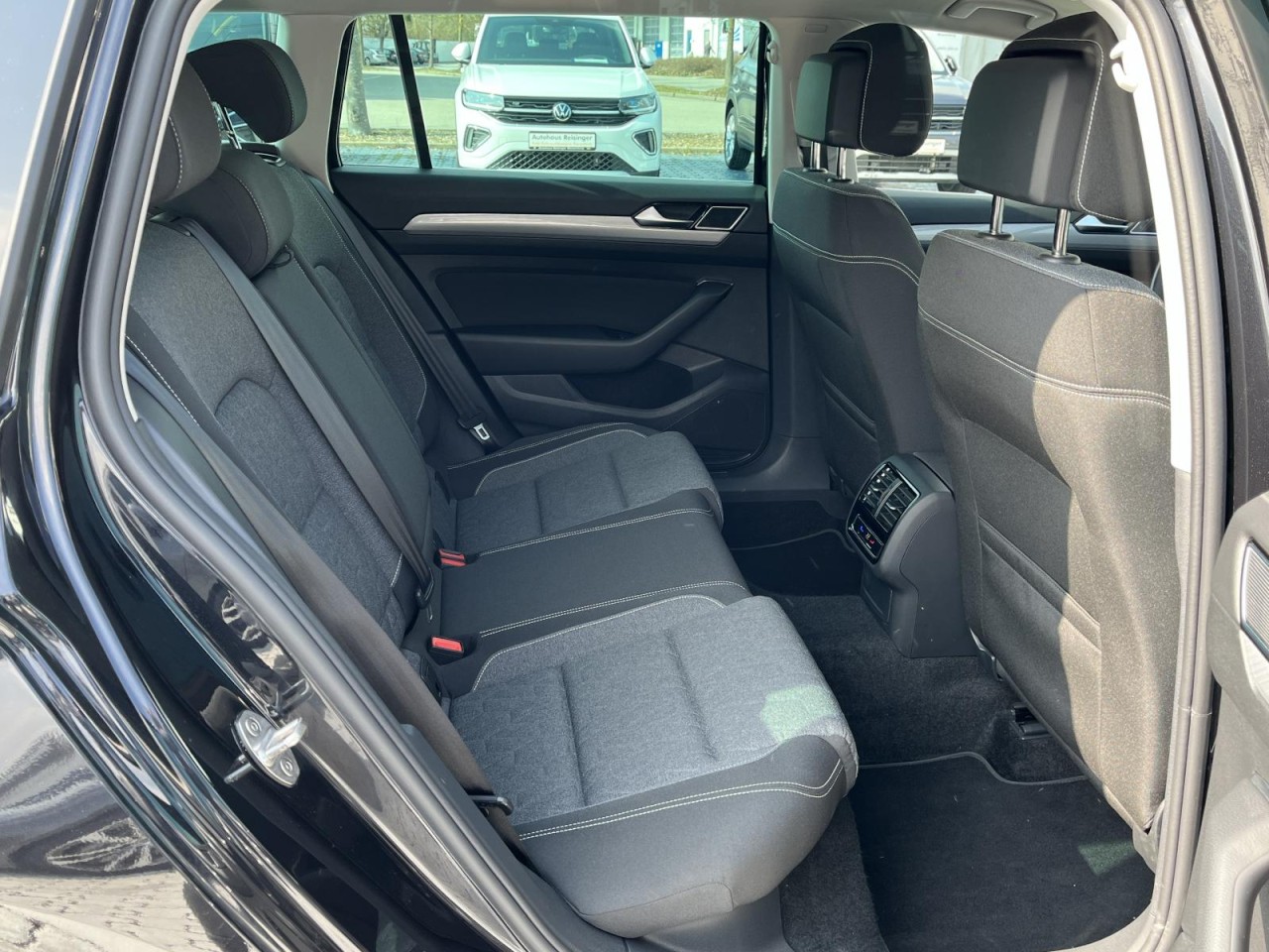 Passat Variant 2.0 TDI Business DSG (LED+APP+NAVI+RearView+ACC)