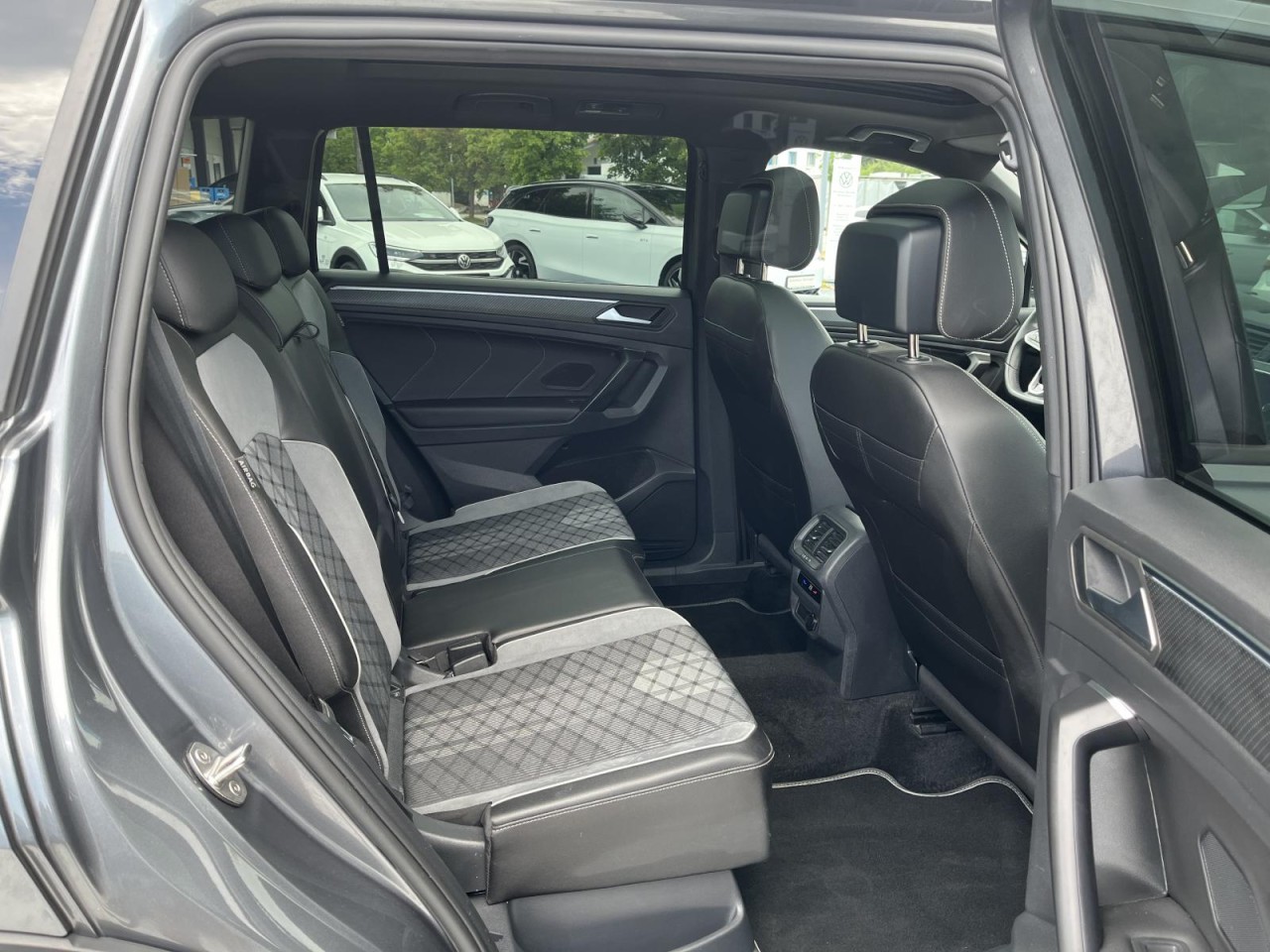 Tiguan Allspace 2.0 TSI R-Line 4Motion (IQLight+Pano+AHK+R-Kamera)
