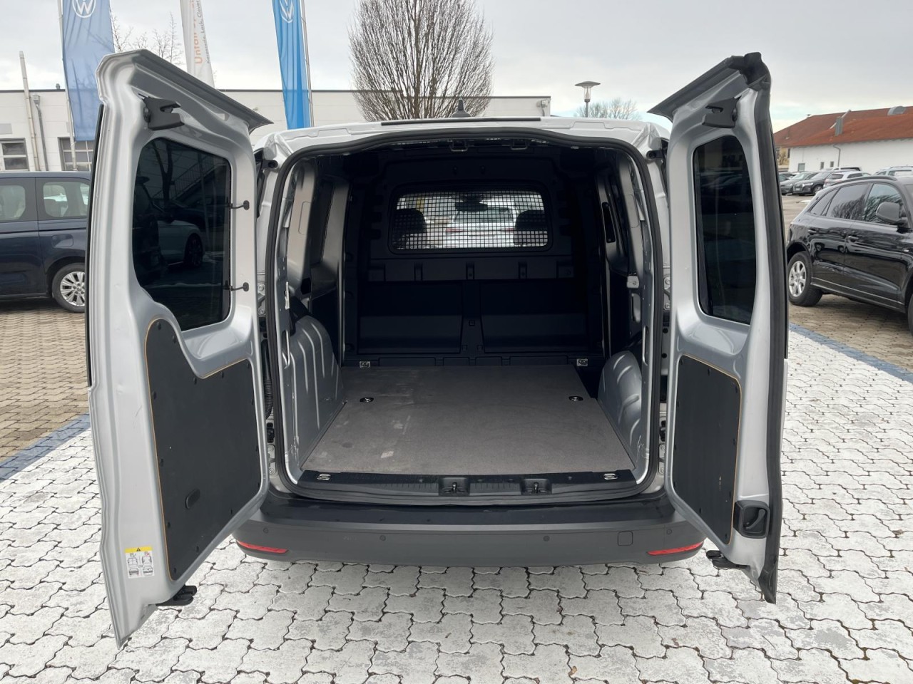 Caddy Cargo 2.0 TDI DSG (NaviI+LED+RearView)