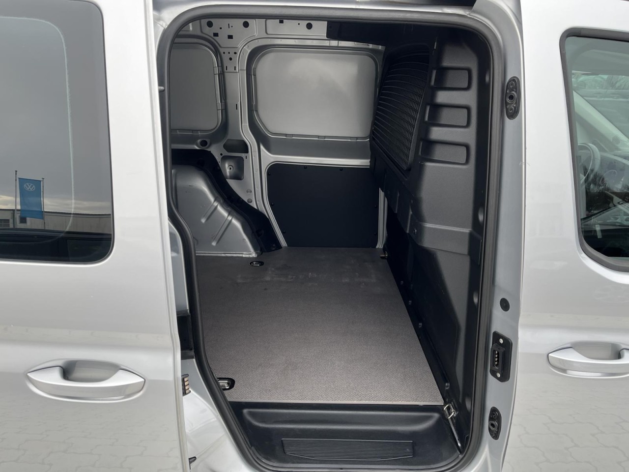 Caddy Cargo 2.0 TDI DSG (NaviI+LED+RearView)