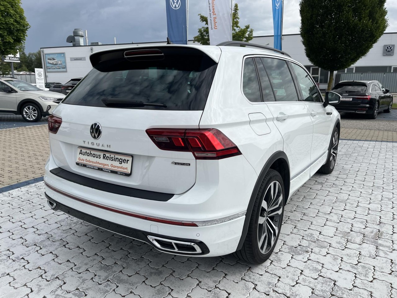 Tiguan 2,0 TSI DSG 4Motion R-Line (AHK+Navi+Rear-Cam)