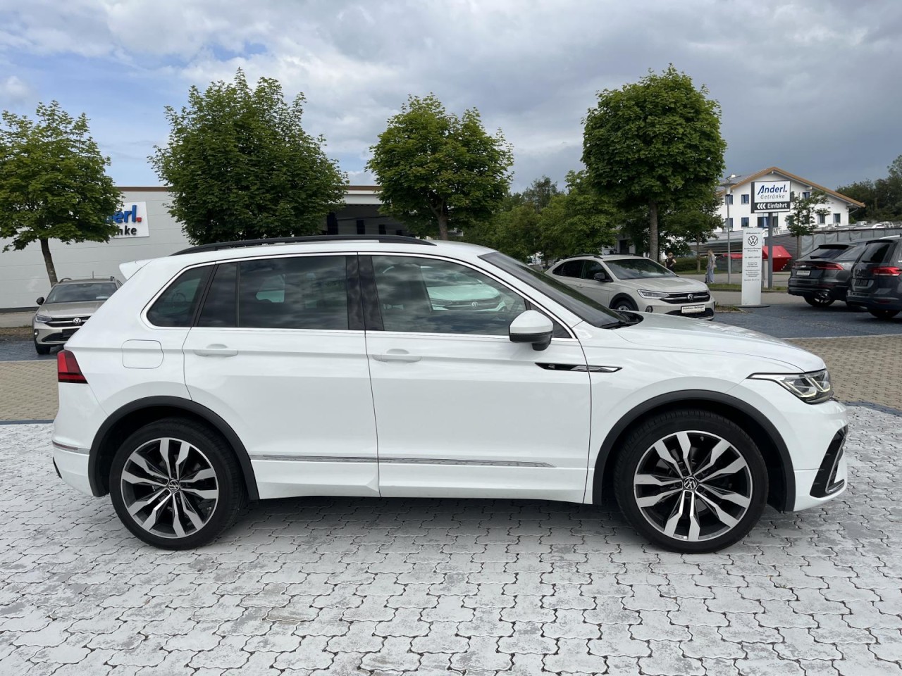 Tiguan 2,0 TSI DSG 4Motion R-Line (AHK+Navi+Rear-Cam)