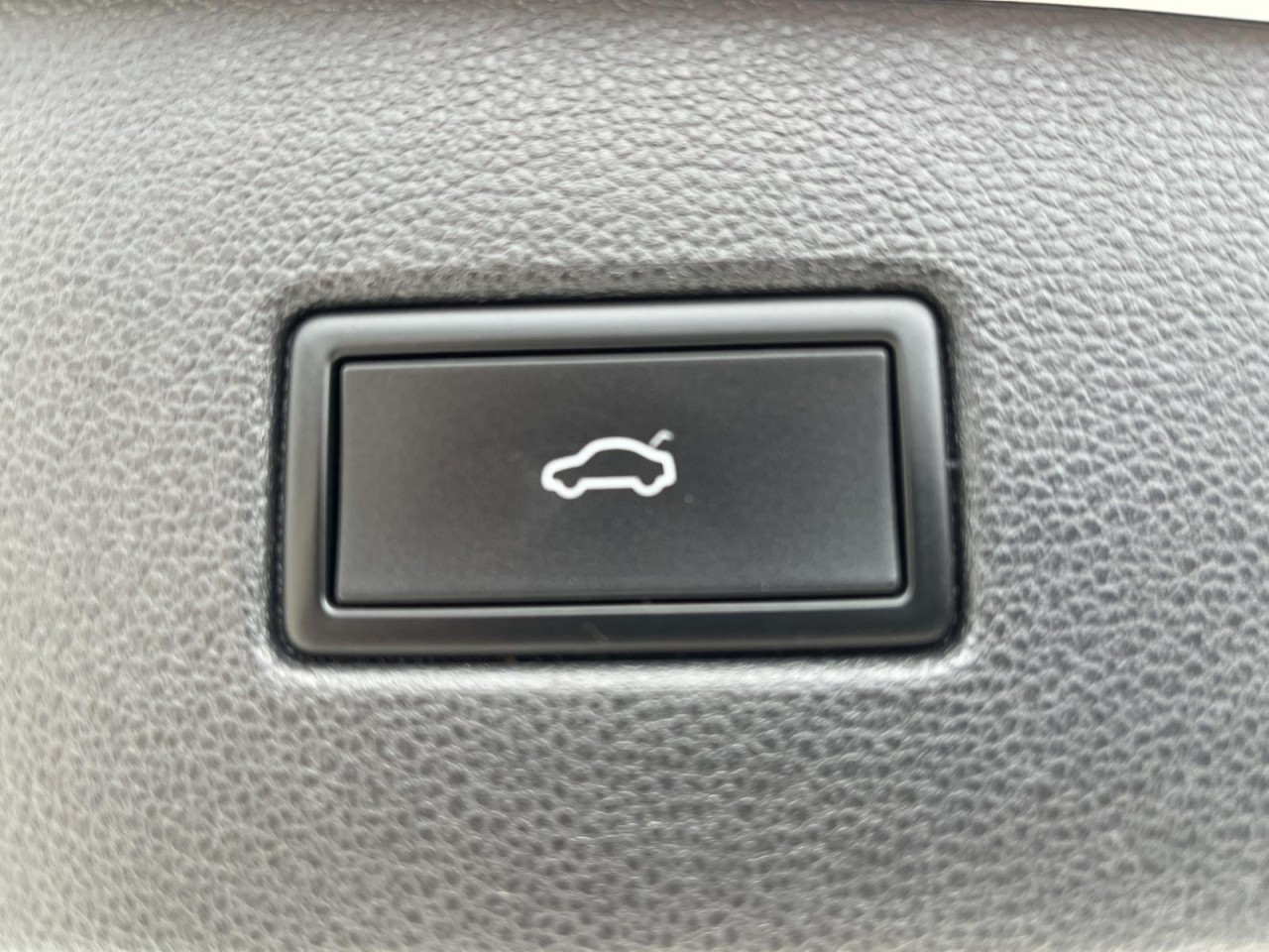 Tiguan 2,0 TSI DSG 4Motion R-Line (AHK+Navi+Rear-Cam)