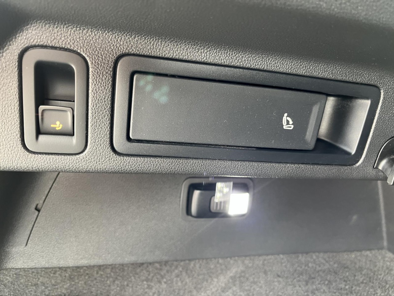 Tiguan 2,0 TSI DSG 4Motion R-Line (AHK+Navi+Rear-Cam)