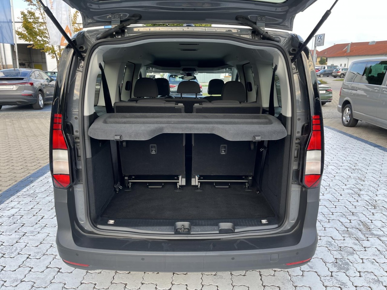 Caddy Maxi Life 2.0 TDI (7-Sitzer,RearView,PDC,Cockpit Pro)