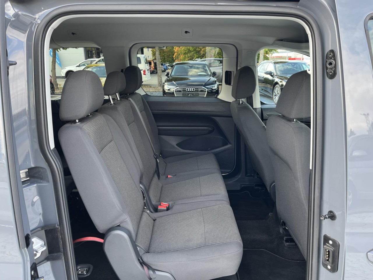 Caddy Maxi Life 2.0 TDI (7-Sitzer,RearView,PDC,Cockpit Pro)