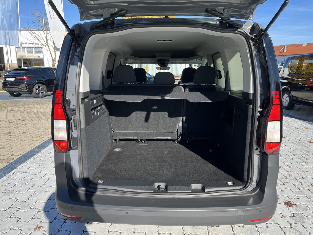 Caddy Kombi 1.5 TSI (APPConnect,,RearView,Sitzh.)