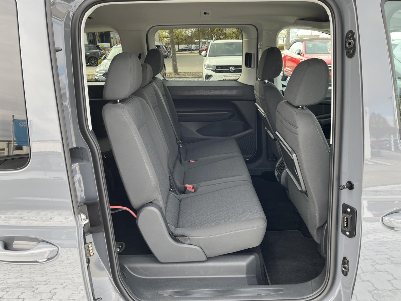 Caddy Maxi Life 1.5 TSI EDITION (LED+NAVI+RearView)