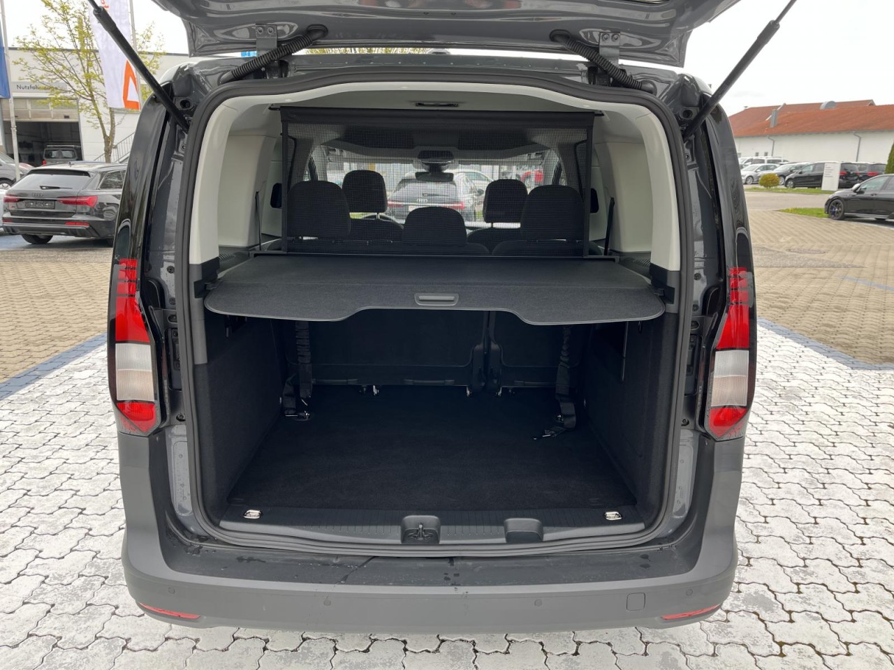 Caddy 2.0 TDI Kombi (RearView+Lane+FrontAssist)