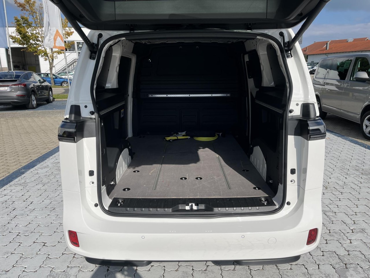 ID.Buzz Cargo KR (Rear View,AHK,Fahrer-Assistenz Plus)