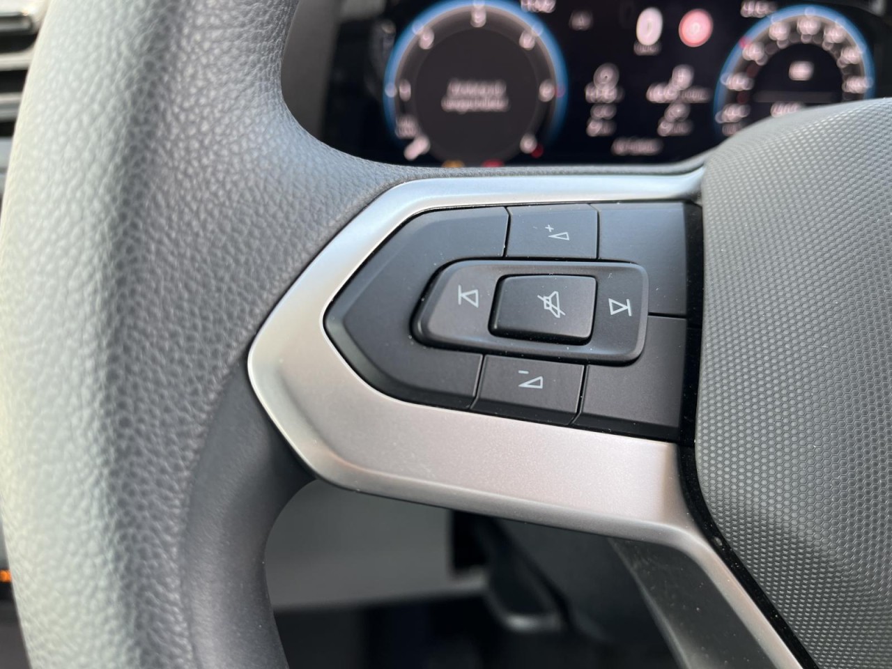 Crafter 2.0 TDI Kasten (Navi,RearView,AHK-Vorbereit.)