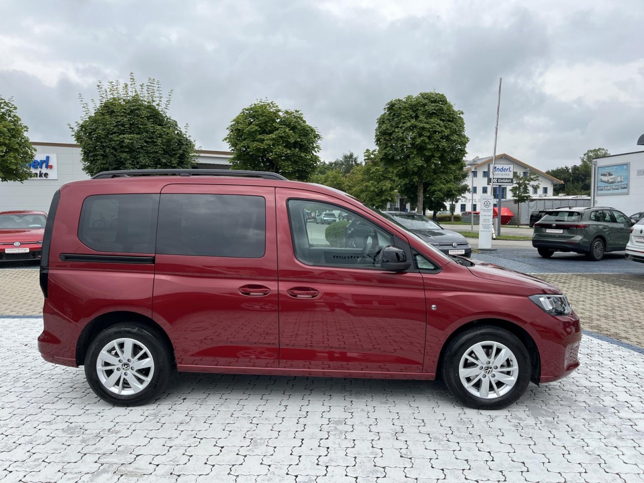 Caddy 2.0 TDI Life (Navi,AHK,Technik Paket,DAB)
