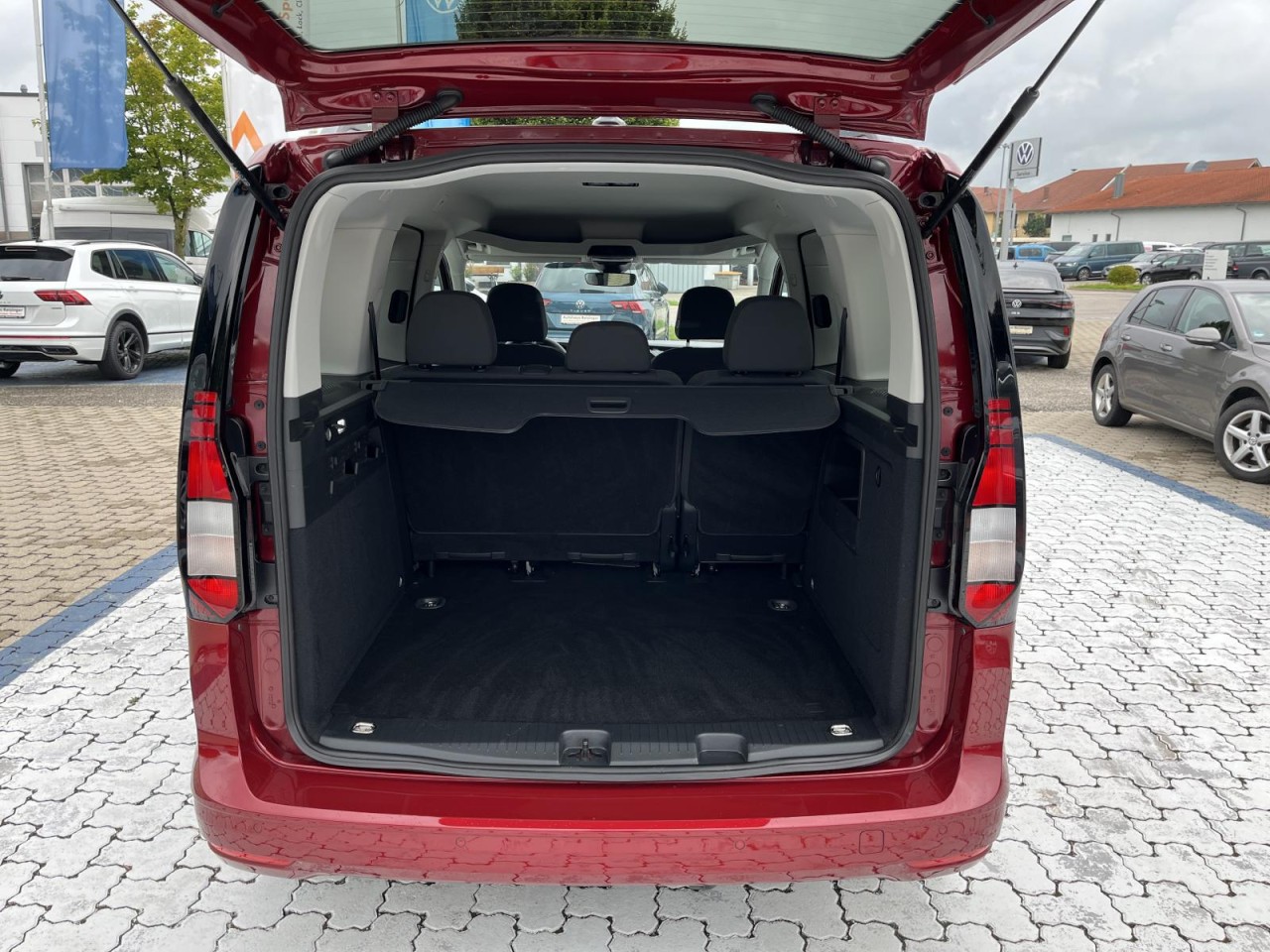 Caddy 2.0 TDI Life (Navi,AHK,Technik Paket,DAB)