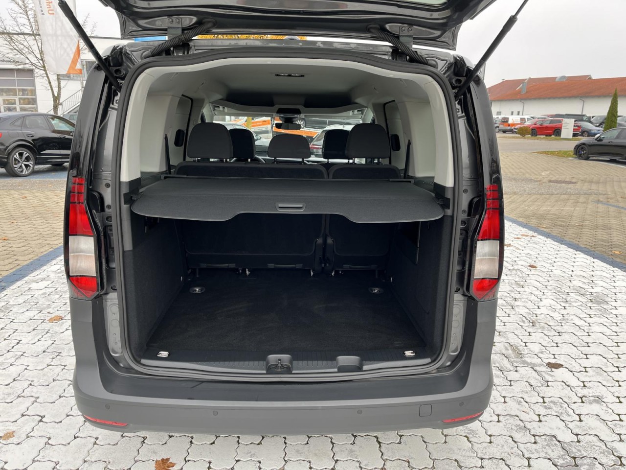 Caddy Kombi 2.0 TDI (NAVI,RearView,GRA,LaneAssist)