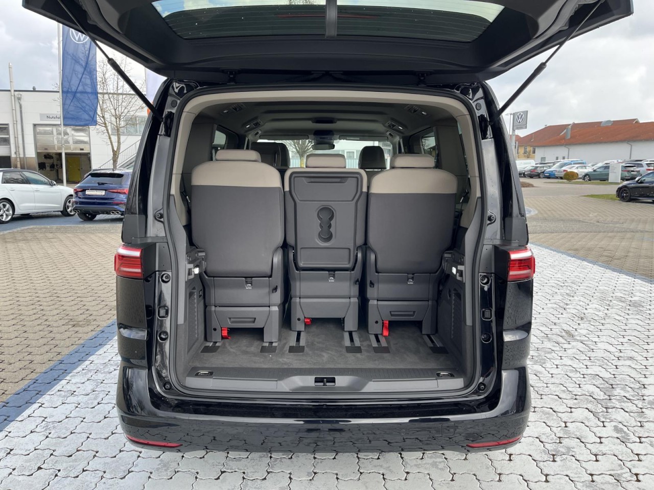 Multivan T7 2.0 TDI Life DSG (LED+AHK+NAVI+APP+ACC)