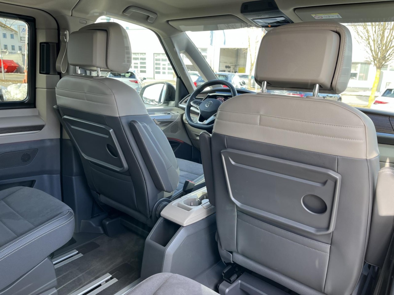 Multivan T7 2.0 TSI Style DSG (IQLight+NAVI+APP+AHK+Standh.+RearView)