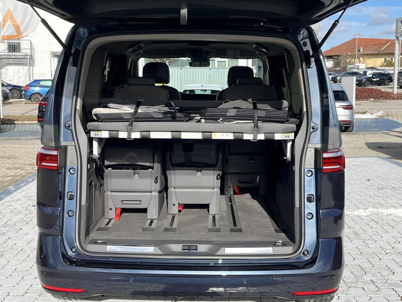 Multivan T7 2.0 TSI Style DSG (IQLight+NAVI+APP+AHK+Standh.+RearView)