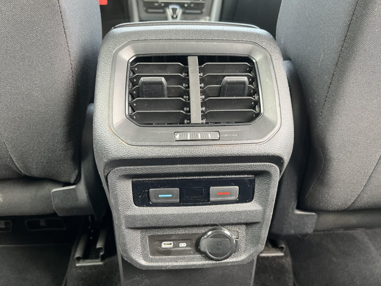 Tiguan 2,0 TDI Elegance 4Motion (Navi,LED,AHK)