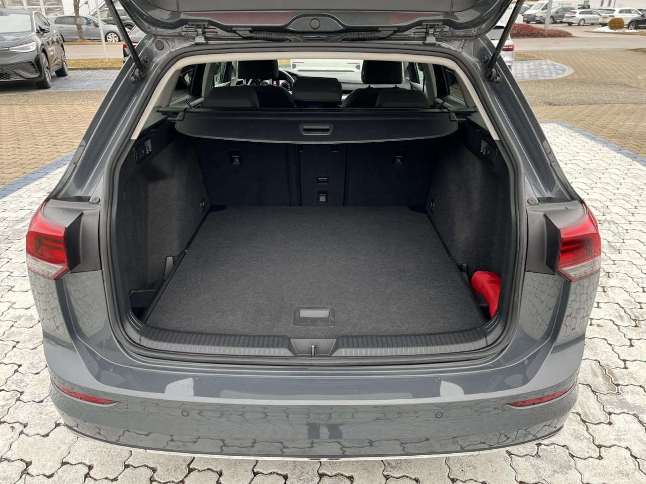 Golf VIII Variant 1.5 TSI Active (NAVI+LEDPlus+RearView)