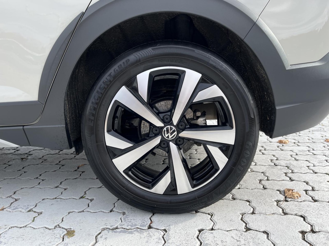 Taigo 1.0 TSI Style DSG (NAVI,MatrixLED,APP,Dyn.Light)