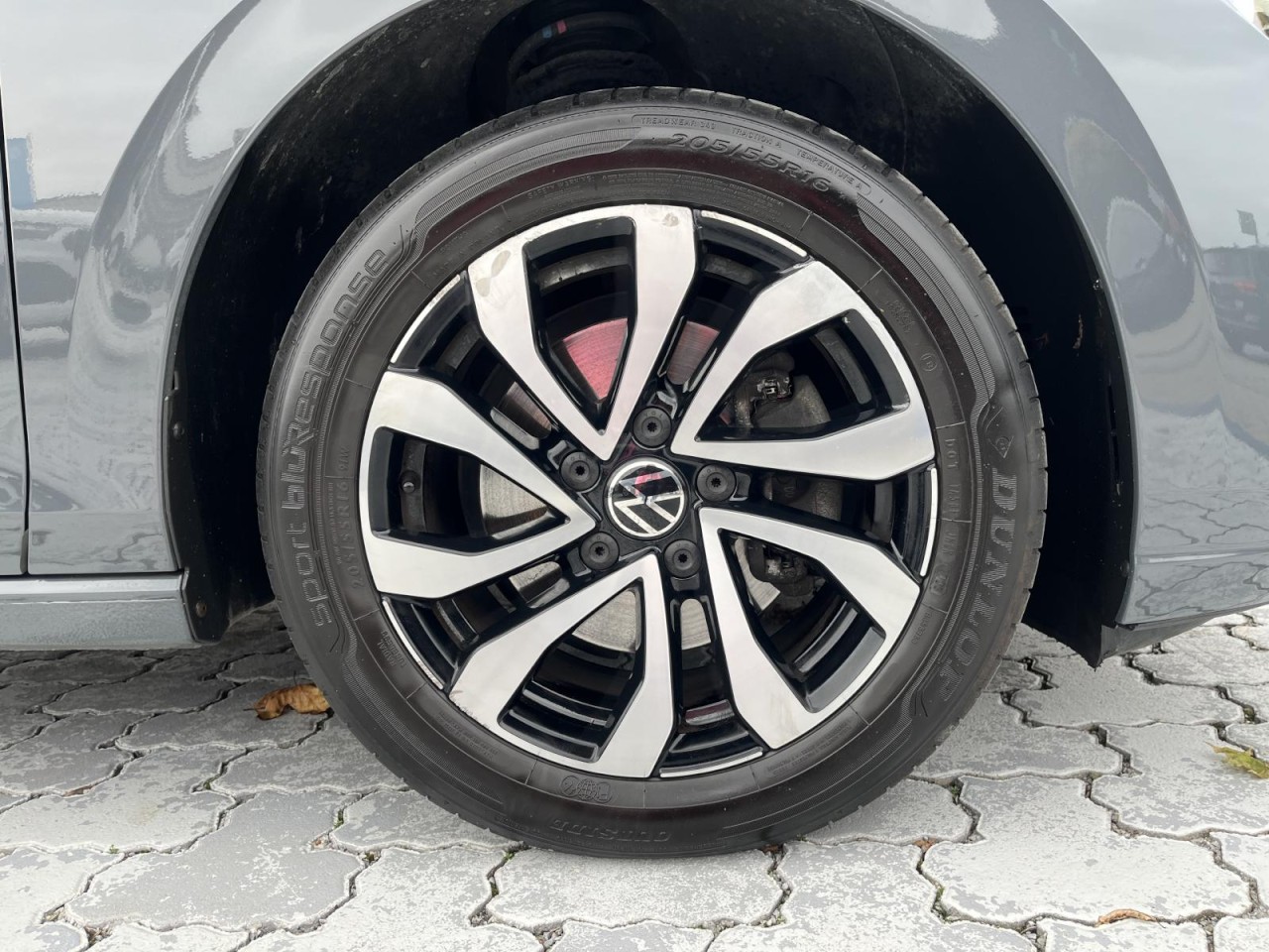 Golf VIII Variant 1.5 TSI Active (LED,APP,NAVI,RearView,LightAssist)