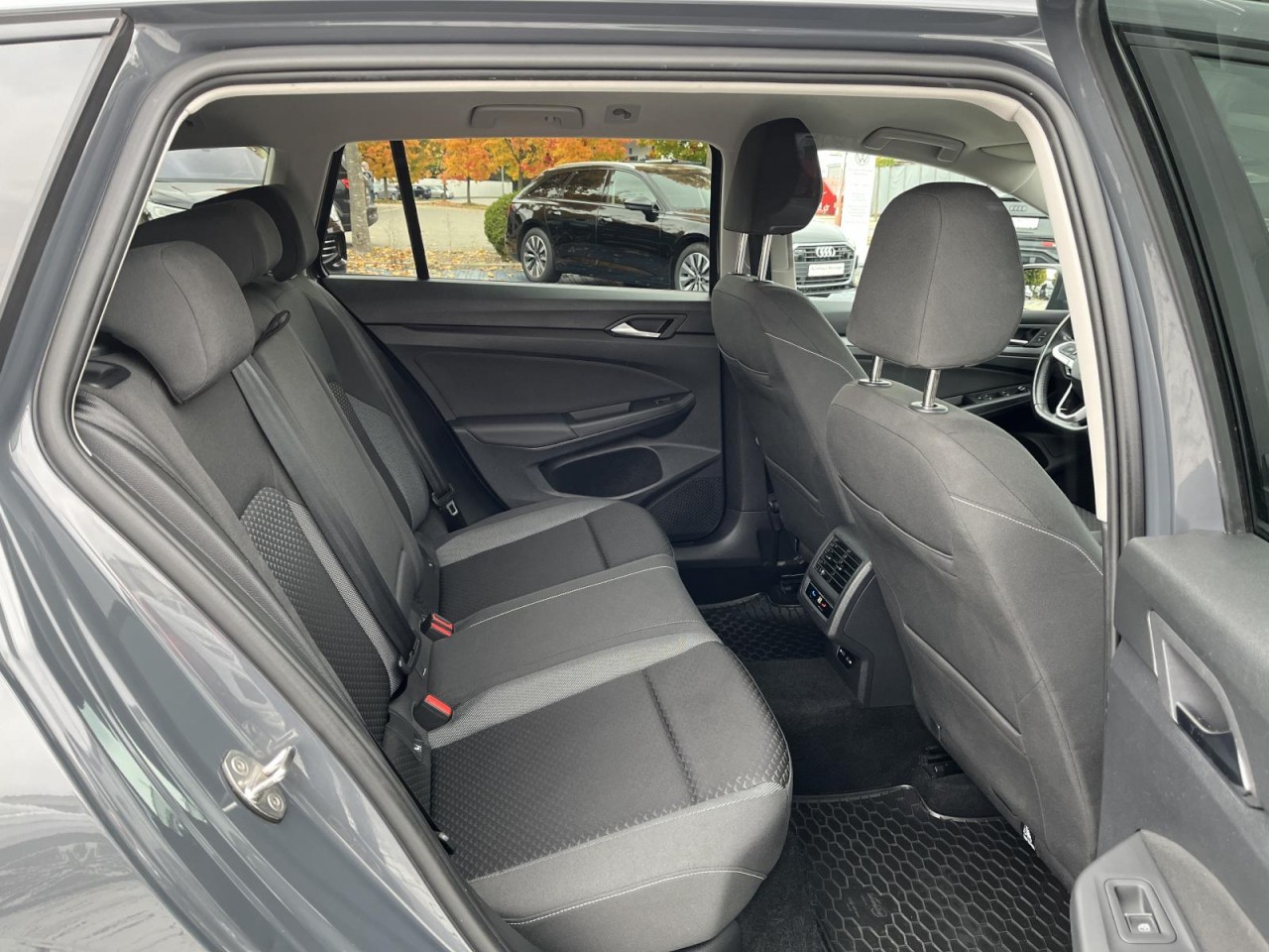 Golf VIII Variant 1.5 TSI Active (LED,APP,NAVI,RearView,LightAssist)