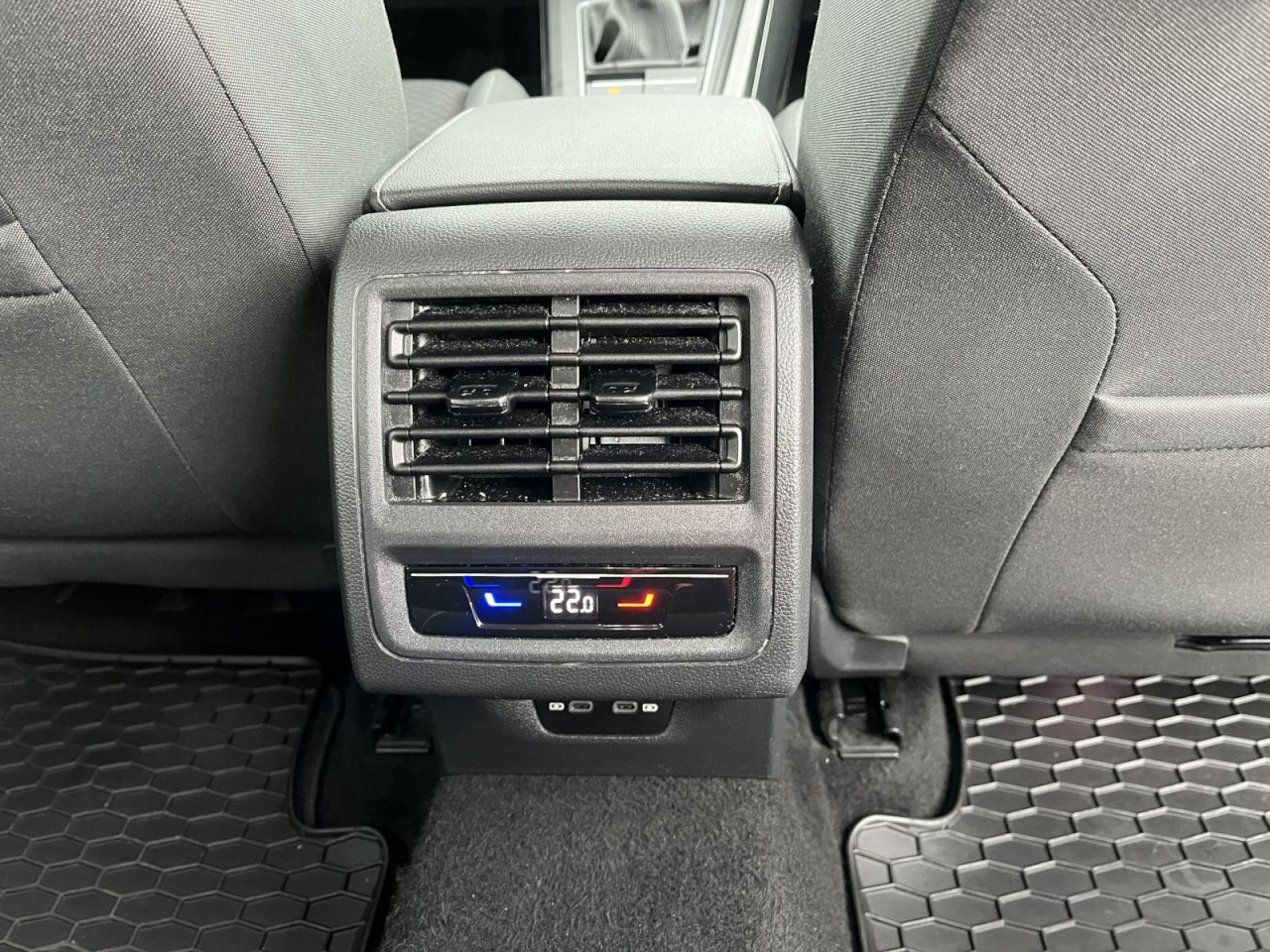 Golf VIII Variant 1.5 TSI Active (LED,APP,NAVI,RearView,LightAssist)