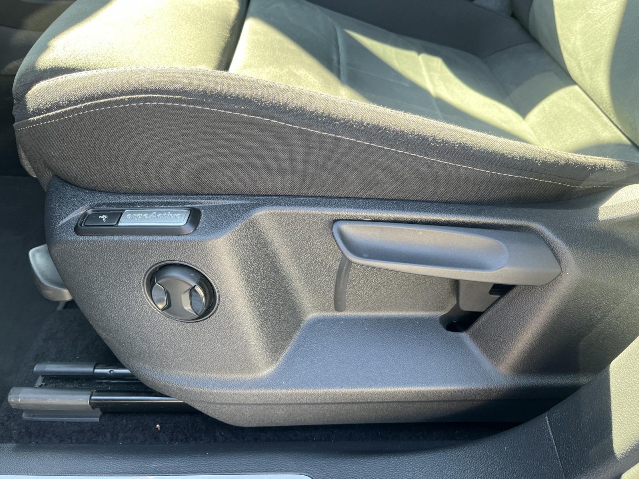 Tiguan 2.0 TDI Elegance (MatrixLED+NAVI+APP+RearView+AHK+Standh.+IQDrive)