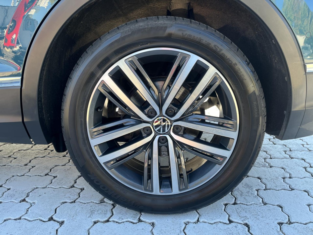 Tiguan 2.0 TDI Elegance (MatrixLED+NAVI+APP+RearView+AHK+Standh.+IQDrive)