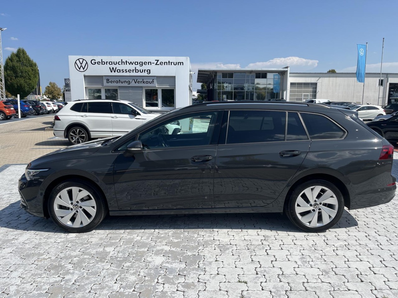 Golf VIII Variant 2,0 TDI DSG Life (LED+RearView)