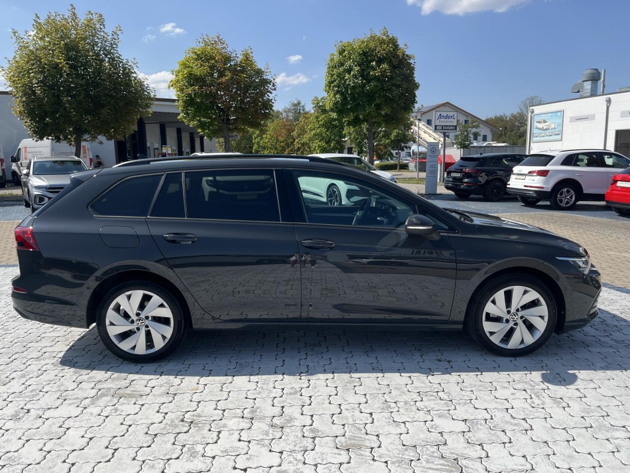 Golf VIII Variant 2,0 TDI DSG Life (LED+RearView)