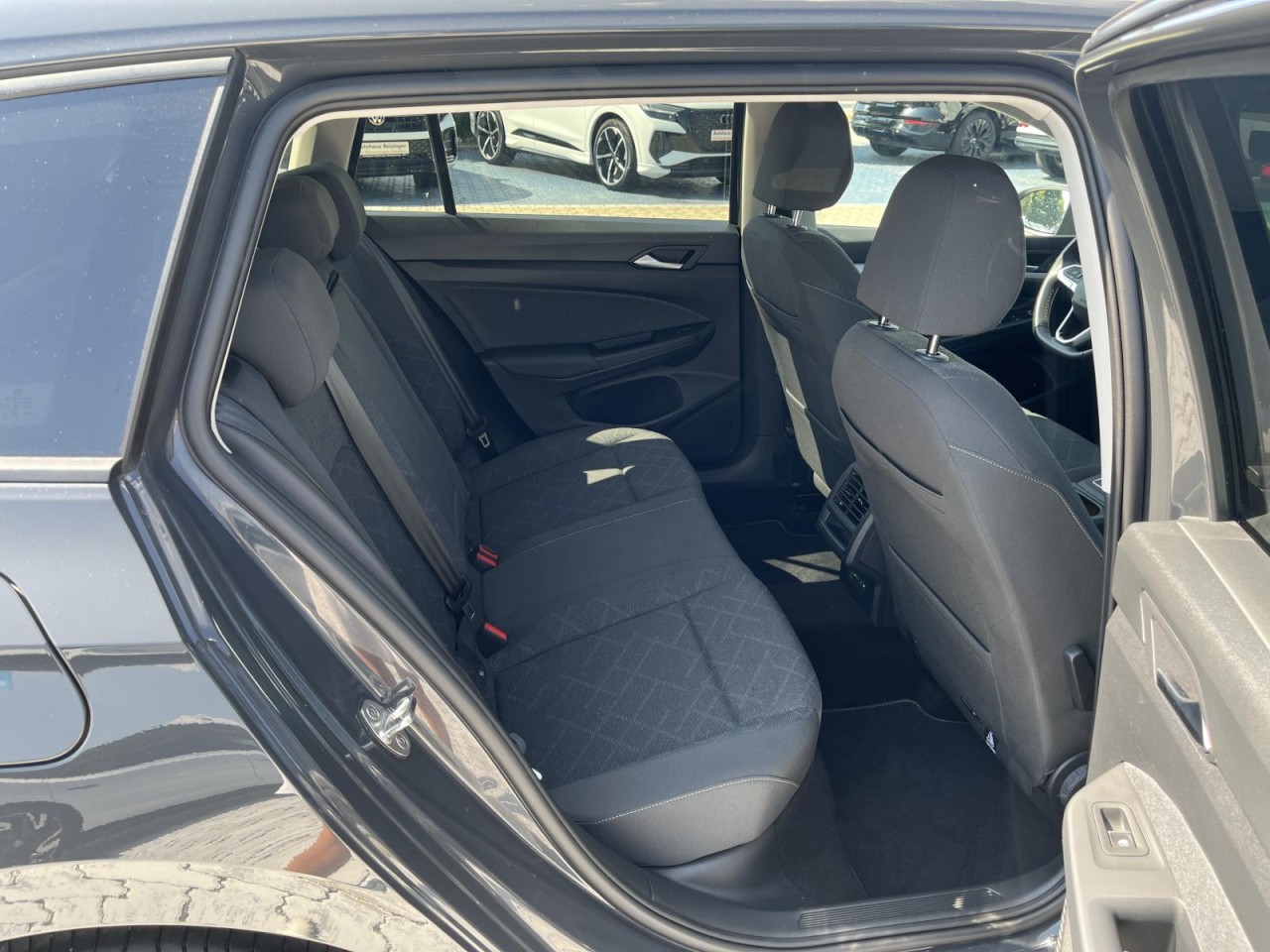 Golf VIII Variant 2,0 TDI DSG Life (LED+RearView)