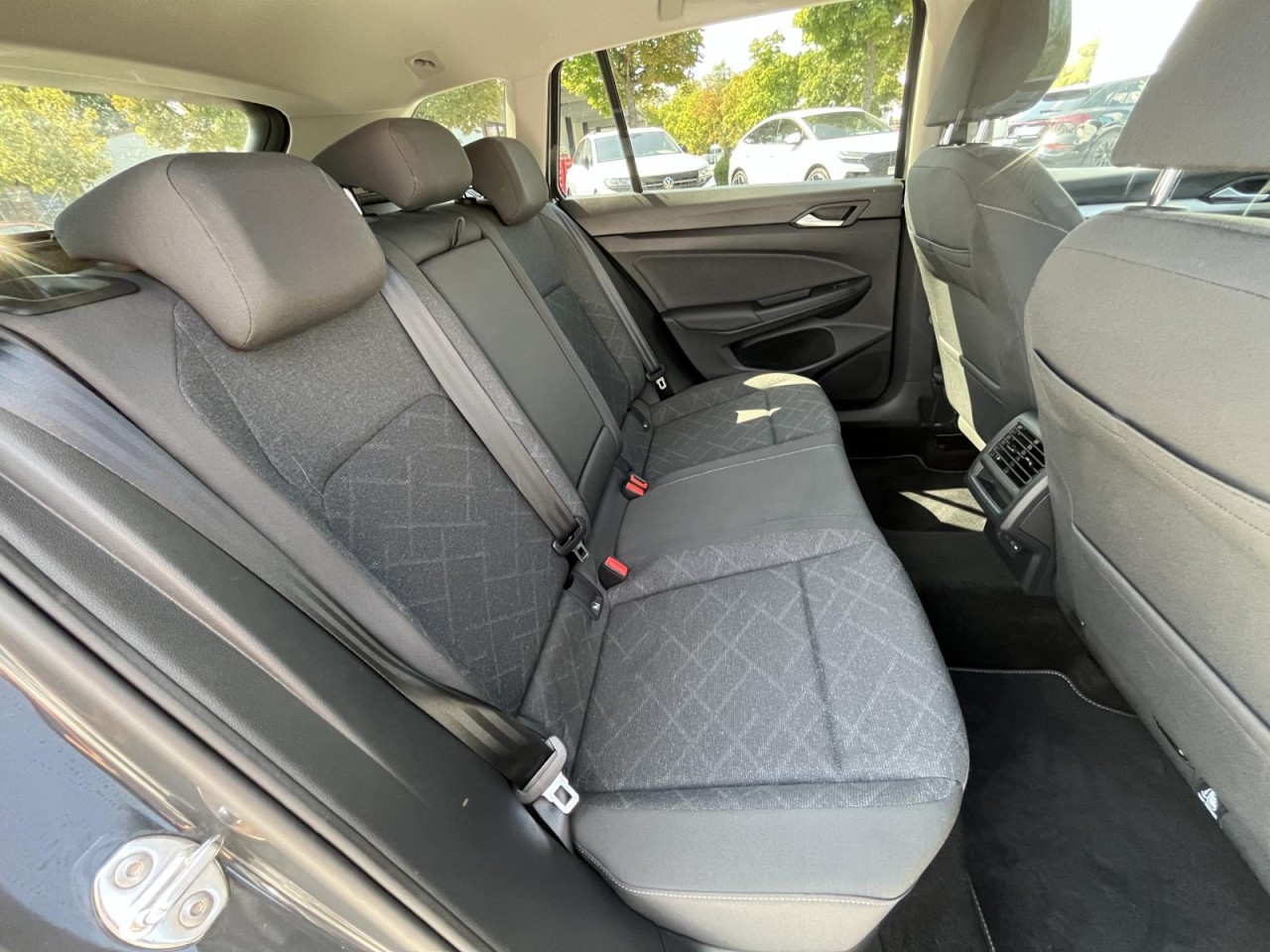 Golf VIII Variant 2,0 TDI DSG Life (LED+RearView)