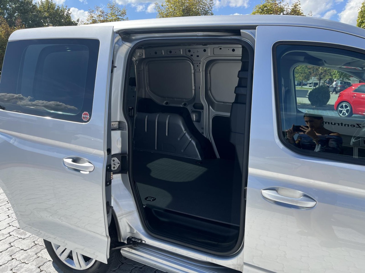 Caddy Cargo 2.0 TDI DSG (LED+NAVI+RearView+Standh.+Temp.)