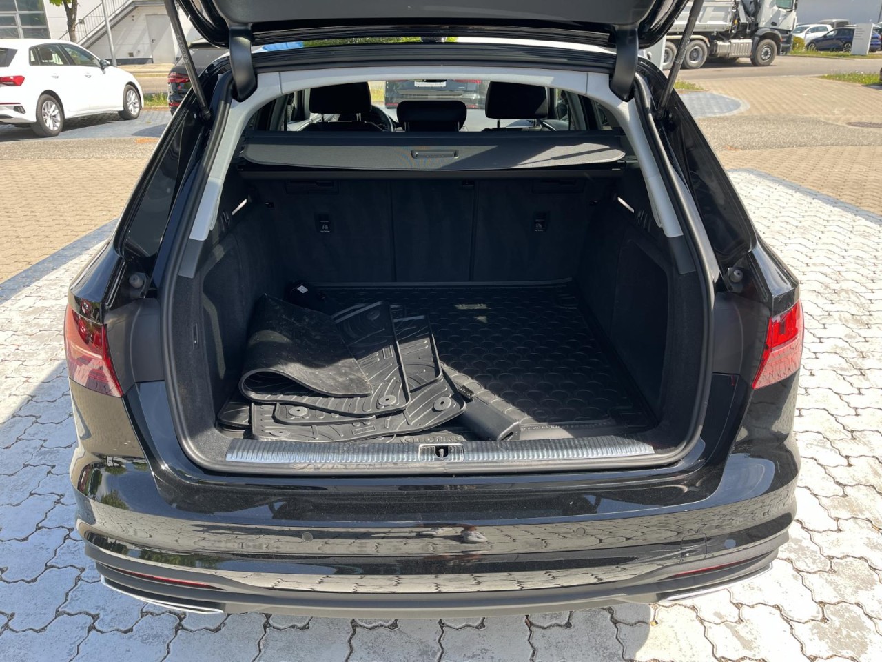 A4 Avant 40 2.0 TFSI DSG S-Tronic (LED+Navi+AHK+R-Kamera+Sound)
