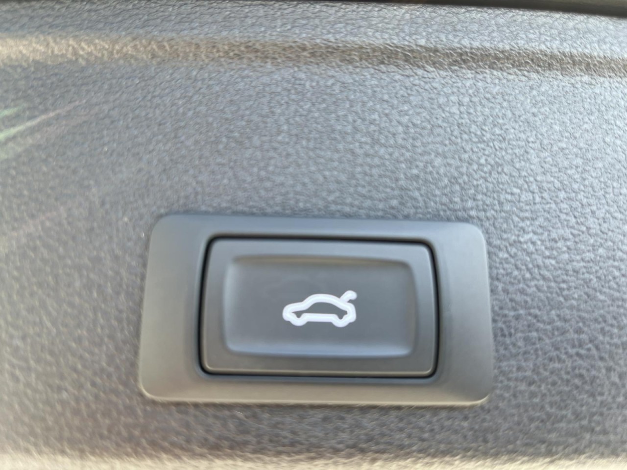 A4 Avant 40 2.0 TFSI DSG S-Tronic (LED+Navi+AHK+R-Kamera+Sound)