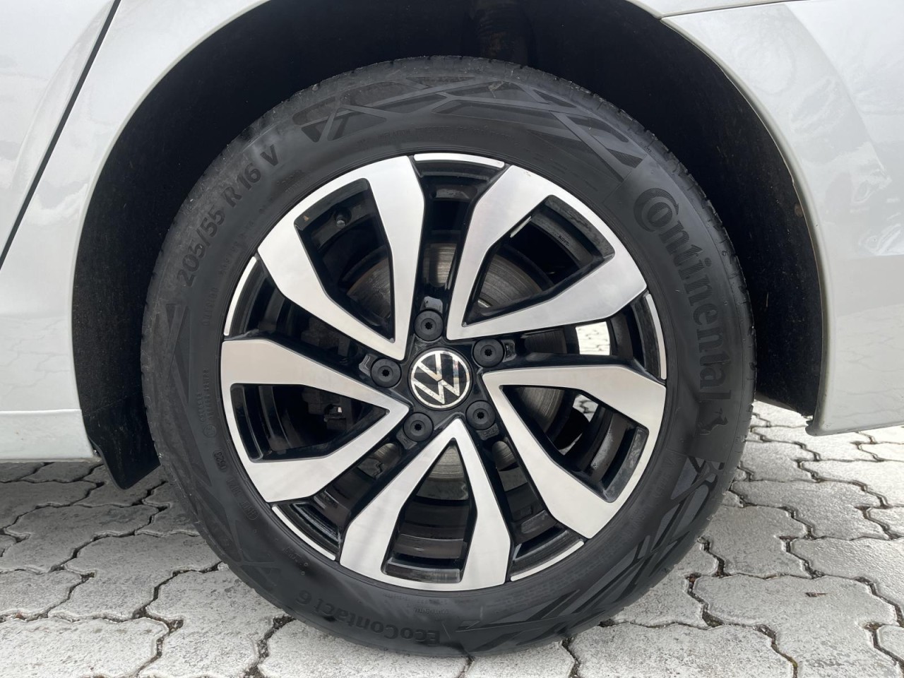 Golf VIII Variant 1.5 TSI Active (LEDPlus+NAVI+APP+SH)