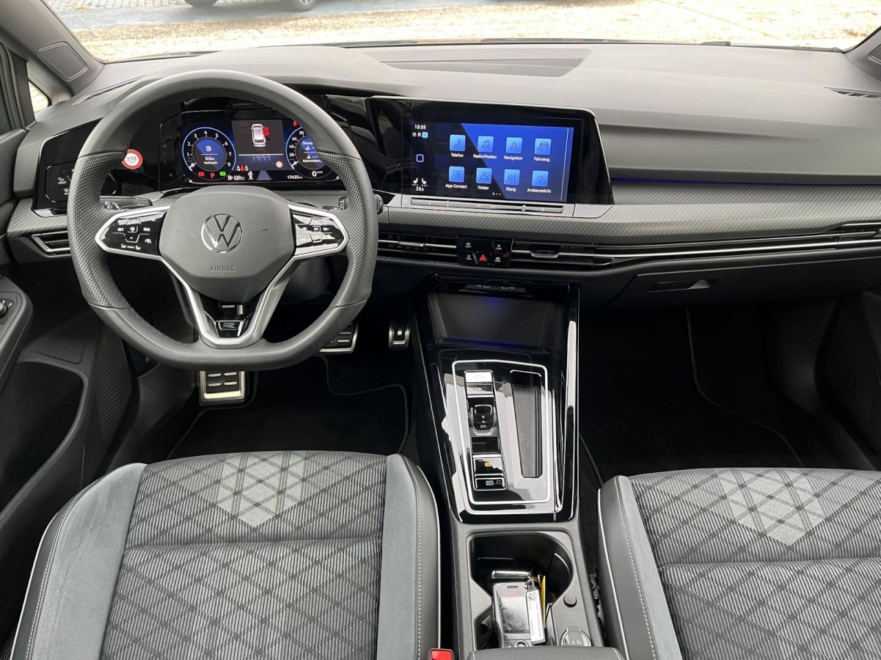 Golf VIII Variant 1,5 eTSI R-Line DSG (LED+Navi+ACC)
