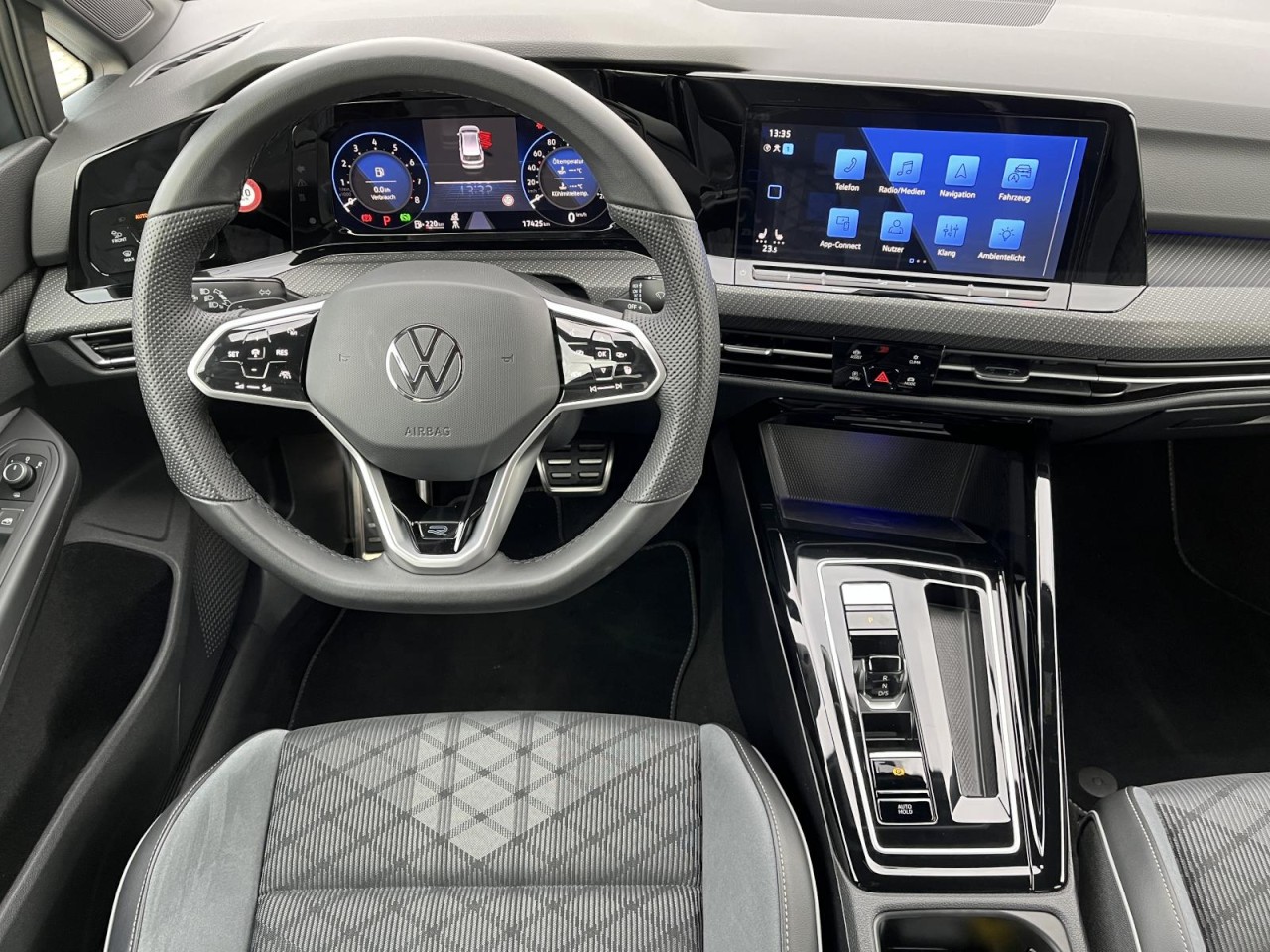 Golf VIII Variant 1,5 eTSI R-Line DSG (LED+Navi+ACC)